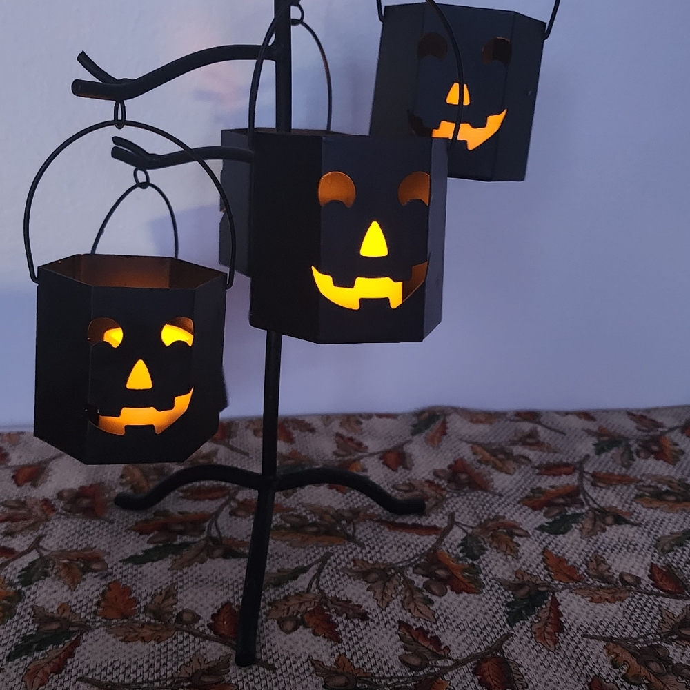 117 Black Metal Halloween Lantern Tree